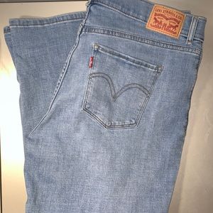Trendy Levi Jeans